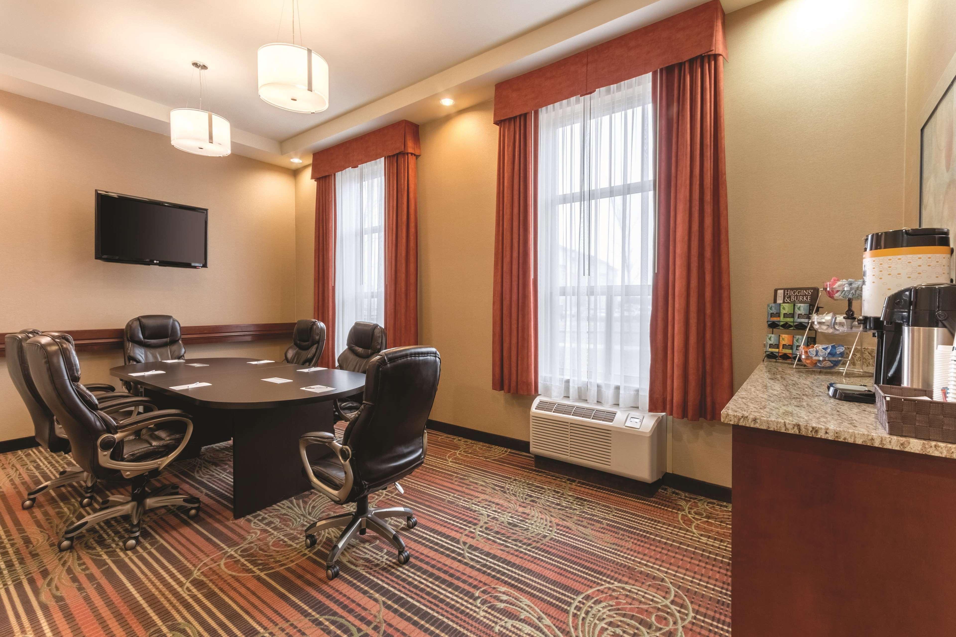 Hampton Inn By Hilton Edmonton South Eksteriør bilde